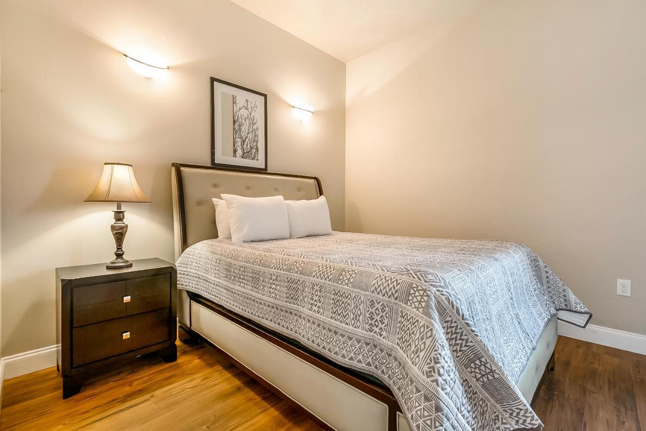 Apartment St Charles Ave Urban Retreat With Luxury Amenities