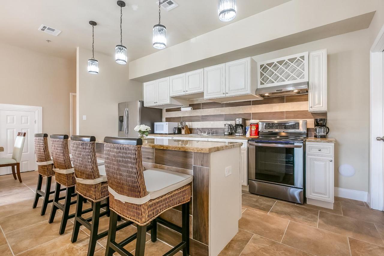 St Charles Ave Urban Retreat With Luxury Amenities